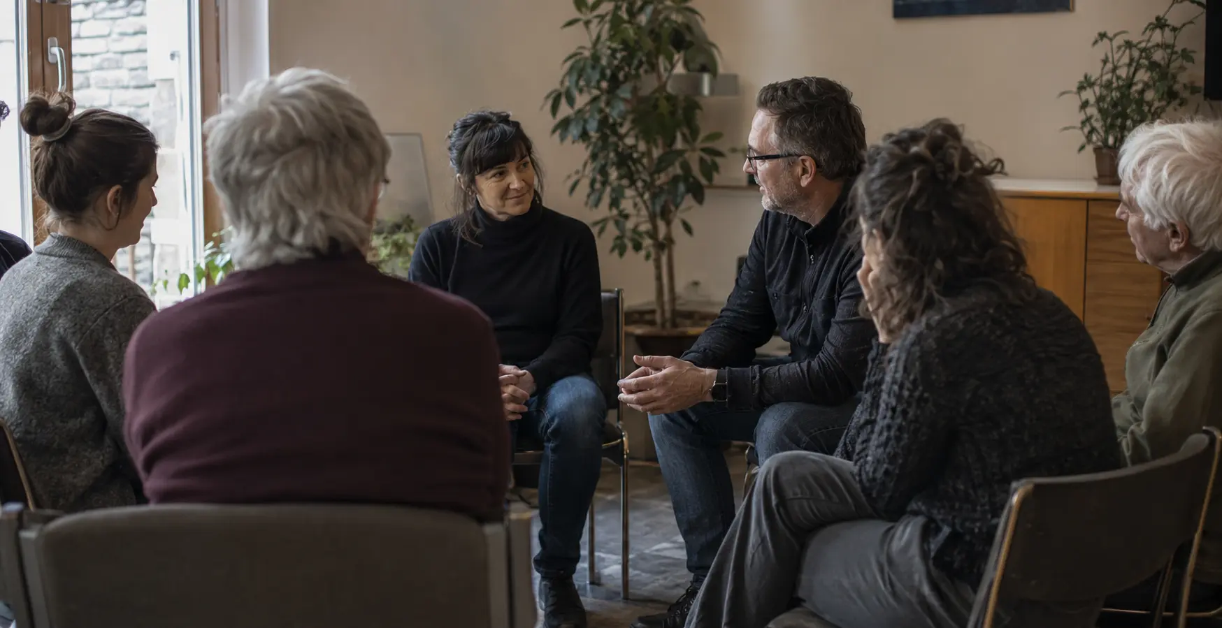 Petit groupe réuni dans un Cercle Maux à Mots